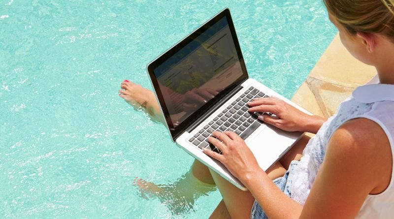 5 Best Laptop Cooling Pads in 2022 Keep Your Notebook Cool This Year!